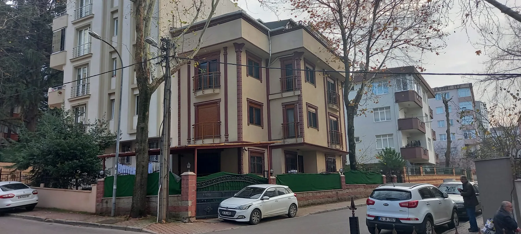 Triplex Detached House with Occupancy Permit in Kartal Soğanlık