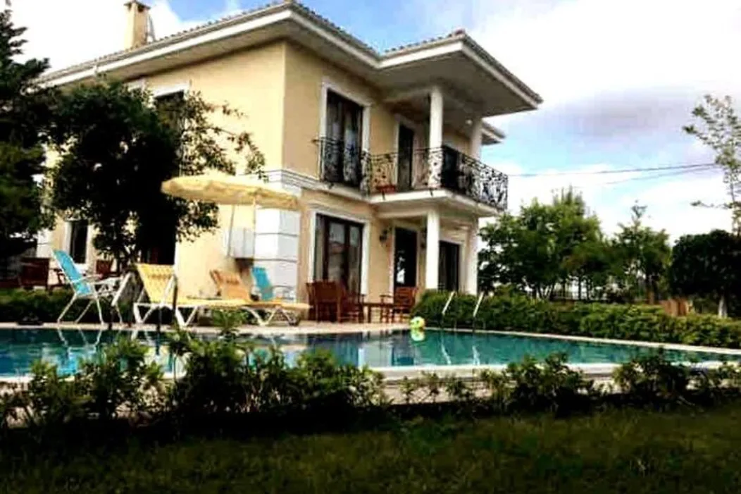 6+1 Detached Villa with Pool for Sale in Şile Çavuş Neighborhood